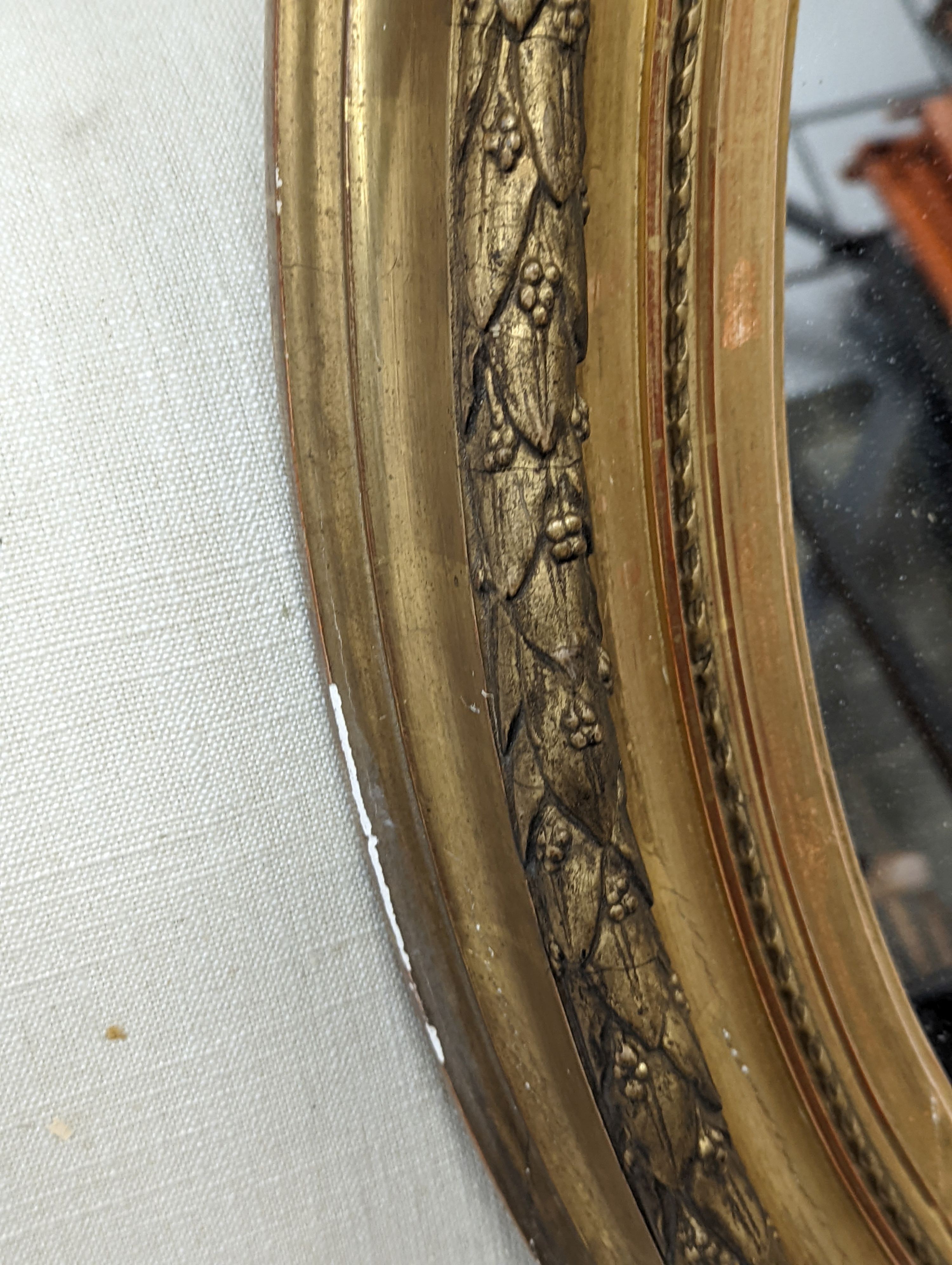 A Victorian oval giltwood and gesso wall mirror, width 80cm, height 94cm